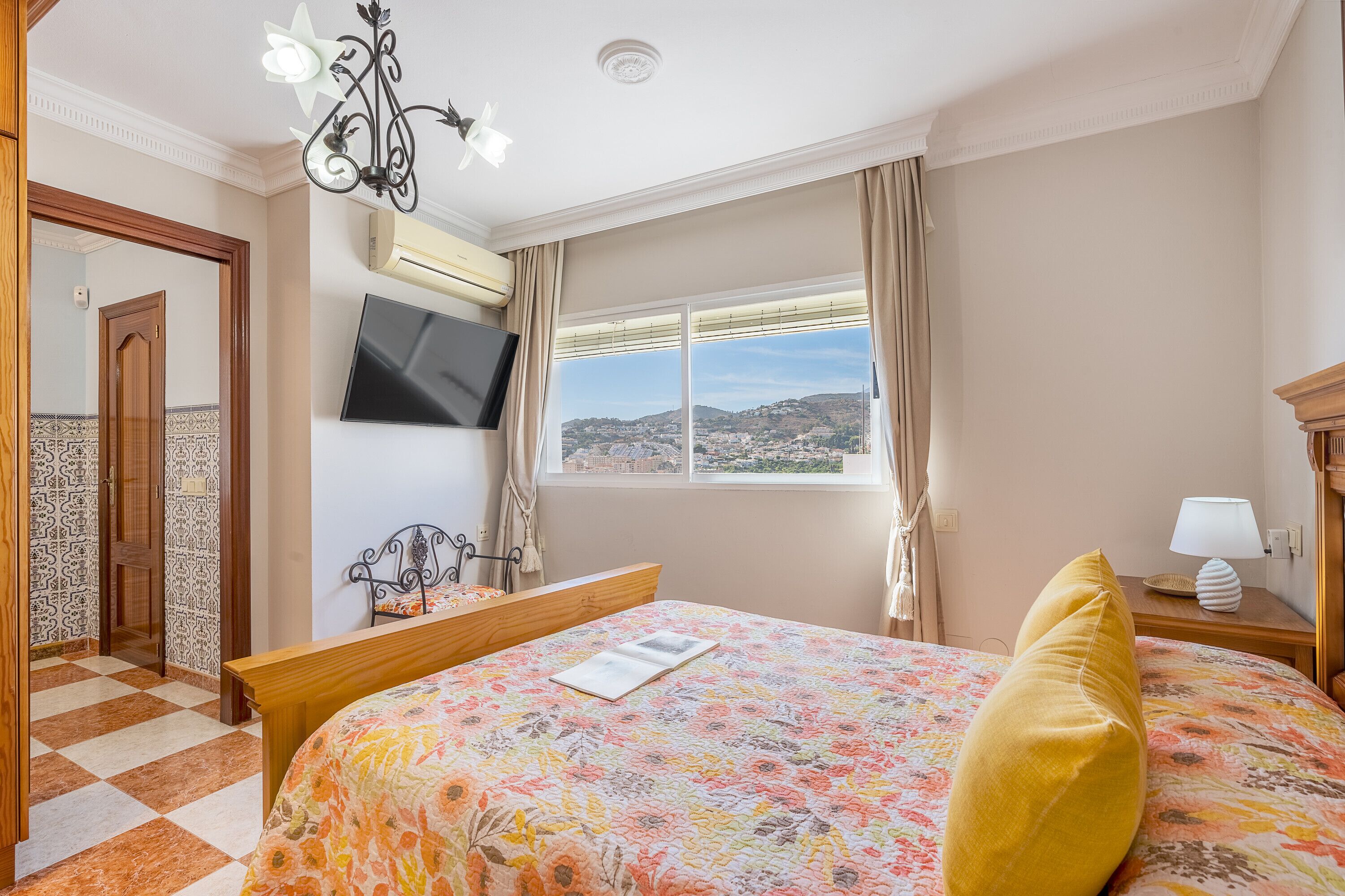 2 dormitorios, tabla de planchar con plancha, wifi gratis y ropa de cama