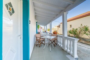 Outdoor dining - Holiday Home 'Pleasure Corfù Octopus' with Private Terrace, Wi-Fi and Air Conditioning (Corfù)