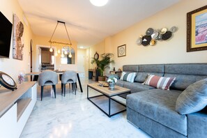 TV - Apartment 'Reserva Marbella' with Shared Pool, Wi-Fi and Air Conditioning (Marbella)