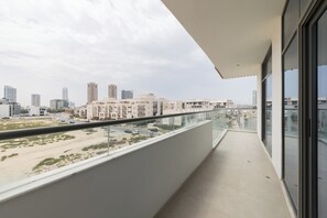 Căn hộ tiện nghi đơn giản, ban công, quang cảnh thành phố | 1 phòng ngủ, phòng cách âm, bàn ủi/dụng cụ ủi quần áo 