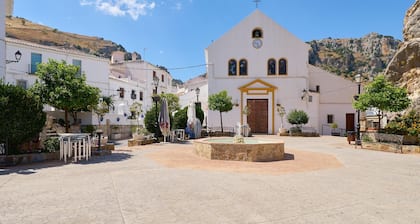 La Cruz-Zuheros Studio