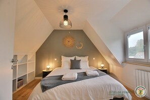 2 bedrooms, iron/ironing board, free WiFi, bed sheets