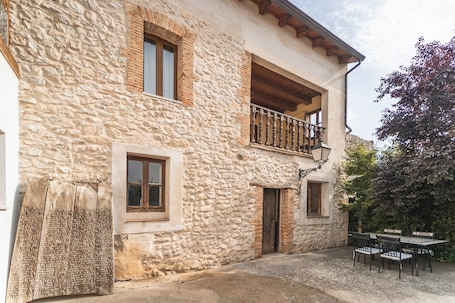 Outdoor dining. Country House 'El Pico' with Mountain View, Private Terrace and Wi-Fi