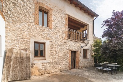 Country House 'El Pico' with Mountain View, Private Terrace and Wi-Fi