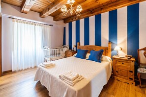 5 quartos, Wi-Fi de cortesia, roupa de cama