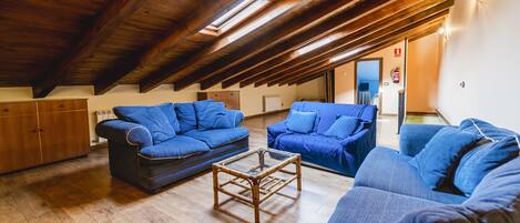 Télévision, cheminée