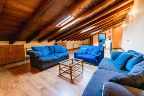 Televisión, chimenea