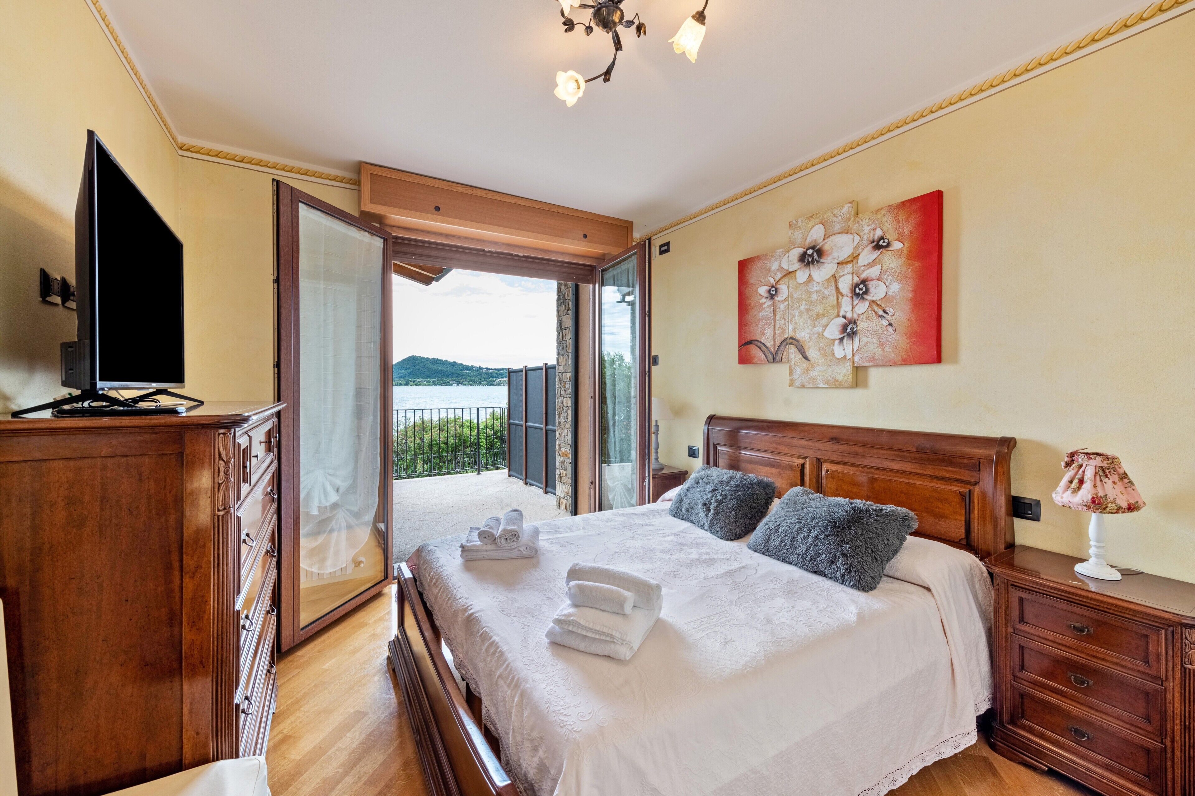 3 makuuhuonetta, silitysrauta/-lauta, ilmainen Wi-Fi