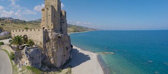 Apartment 'Villa Anna' with Sea View, Shared Terrace and Air Conditioning