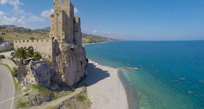 Apartment 'Villa Anna' with Sea View, Shared Terrace and Air Conditioning