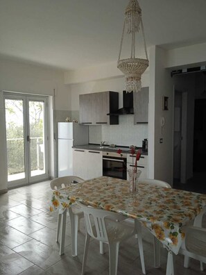 Fridge, stovetop, coffee/tea maker, toaster