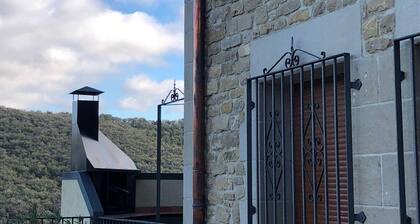 Country House 'Casa Rural Mirizabal' with Mountain View, Private Terrace and Wi-Fi