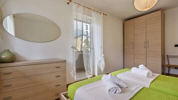2 bedrooms, bed sheets