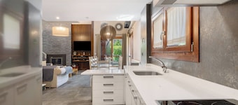 Landhuis 'Casa Biescas' met uitzicht op de bergen, WiFi en airconditioning