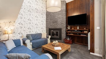 Tv, pejs, dvd-afspiller, stereoanlæg