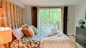 3 bedrooms, free WiFi, bed sheets