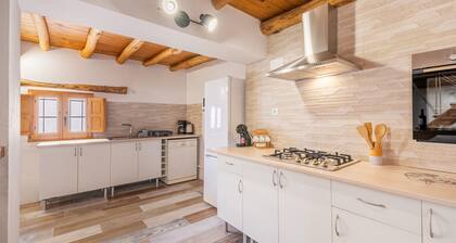 Holiday Home 'Casa Rústica' with Mountain Views, Private Terrace and Wi-Fi
