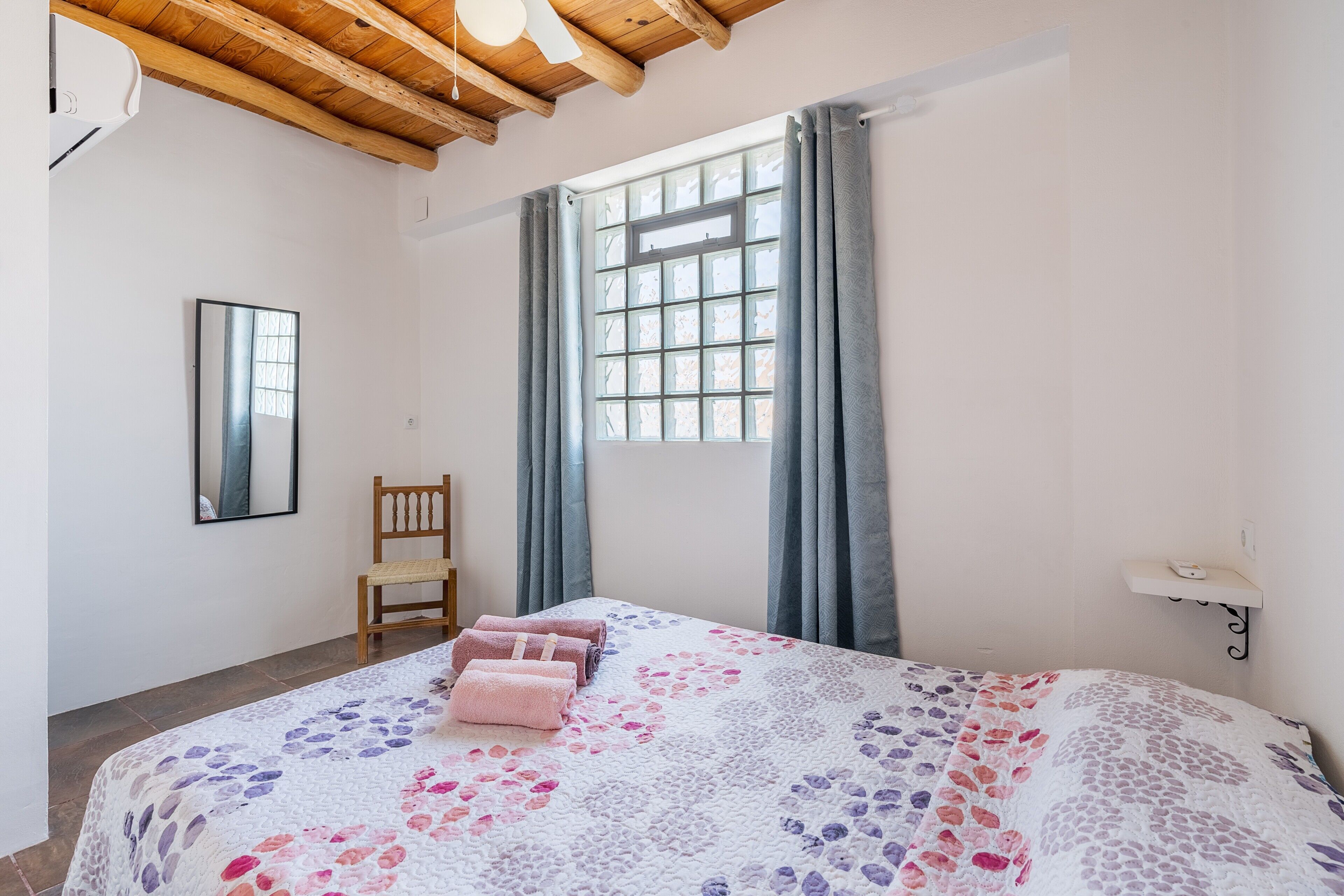 3 camere, ferro/asse da stiro, Wi-Fi gratuito, lenzuola