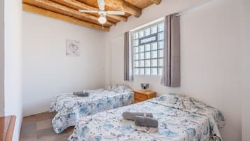 3 makuuhuonetta, silitysrauta/-lauta, ilmainen Wi-Fi, vuodevaatteet