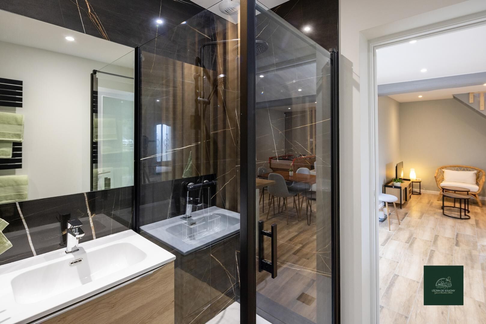 Douche, serviettes fournies