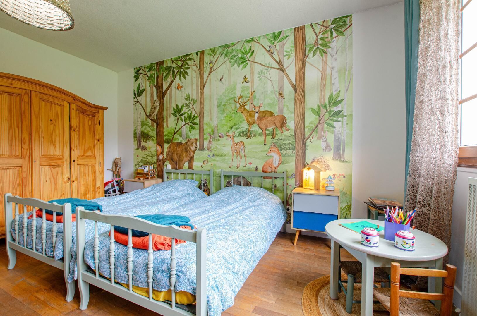 2 bedrooms, travel crib, free WiFi
