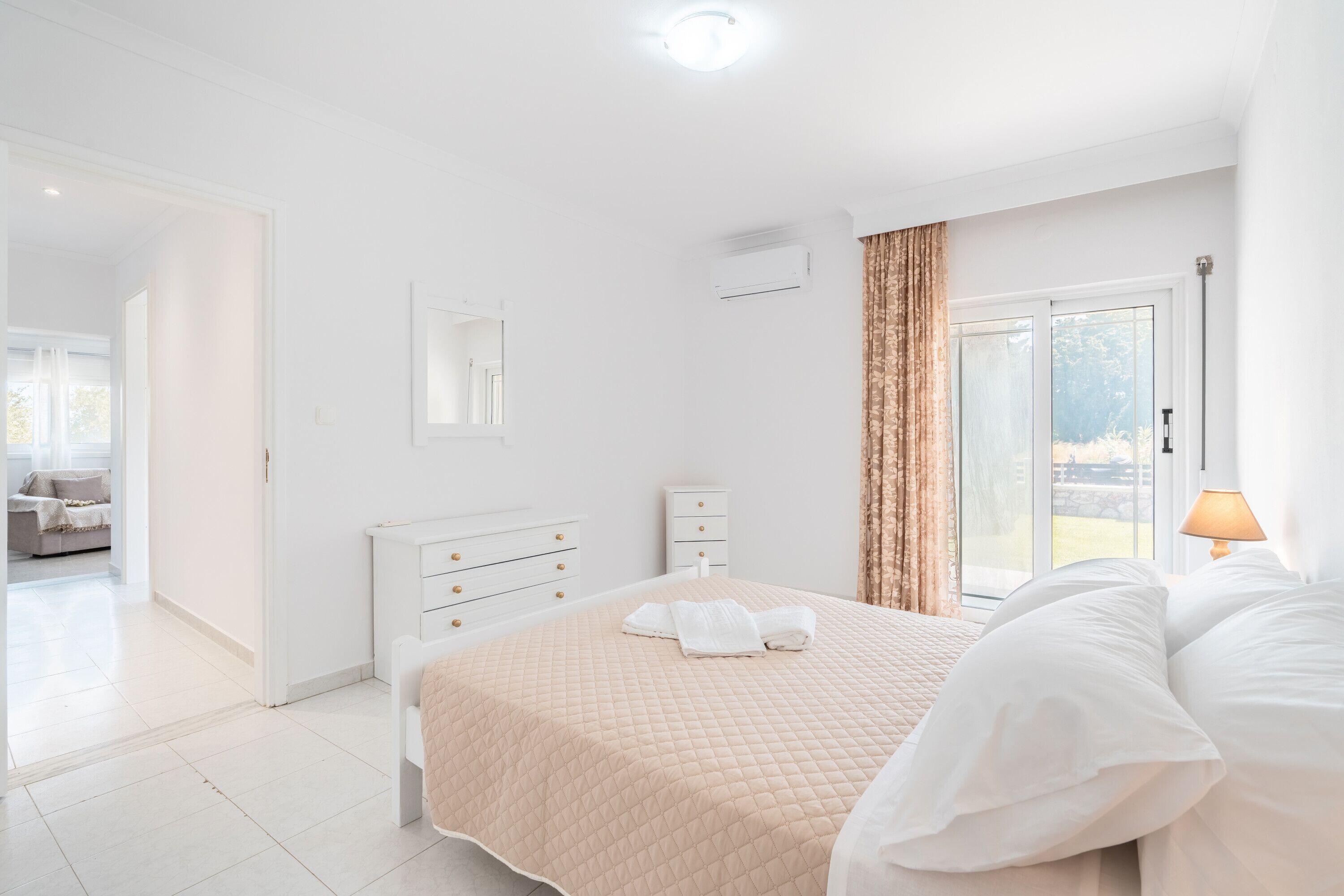 3 chambres, fer et planche à repasser, Wi-Fi gratuit, draps fournis