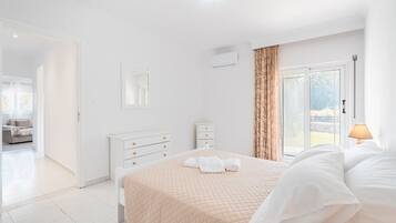 3 makuuhuonetta, silitysrauta/-lauta, ilmainen Wi-Fi, vuodevaatteet