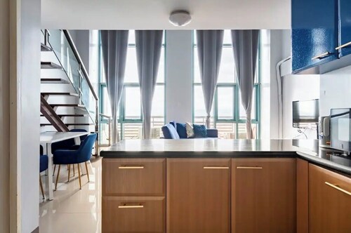 Cozy Loft Apartment in Eastwood City - 5 mins walk to the mall, with pool & gym!