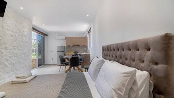 1 bedroom, iron/ironing board, WiFi (free), bed sheets