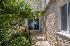 تفاصيل الفندق من الخارج