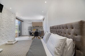 1 bedroom, iron/ironing board, free WiFi, bed sheets - Gkountis Garden Studio Apartment with Sea View, Shared Pool & Wi-Fi (Lefkada)