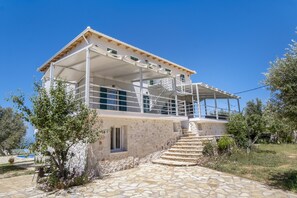 Exterior - Gkountis Garden Studio Apartment with Sea View, Shared Pool & Wi-Fi (Lefkada)