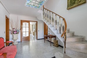 Interior - Villa 'Masnou' with Sea View, Wi-Fi and Air Conditioning (El Masnou)