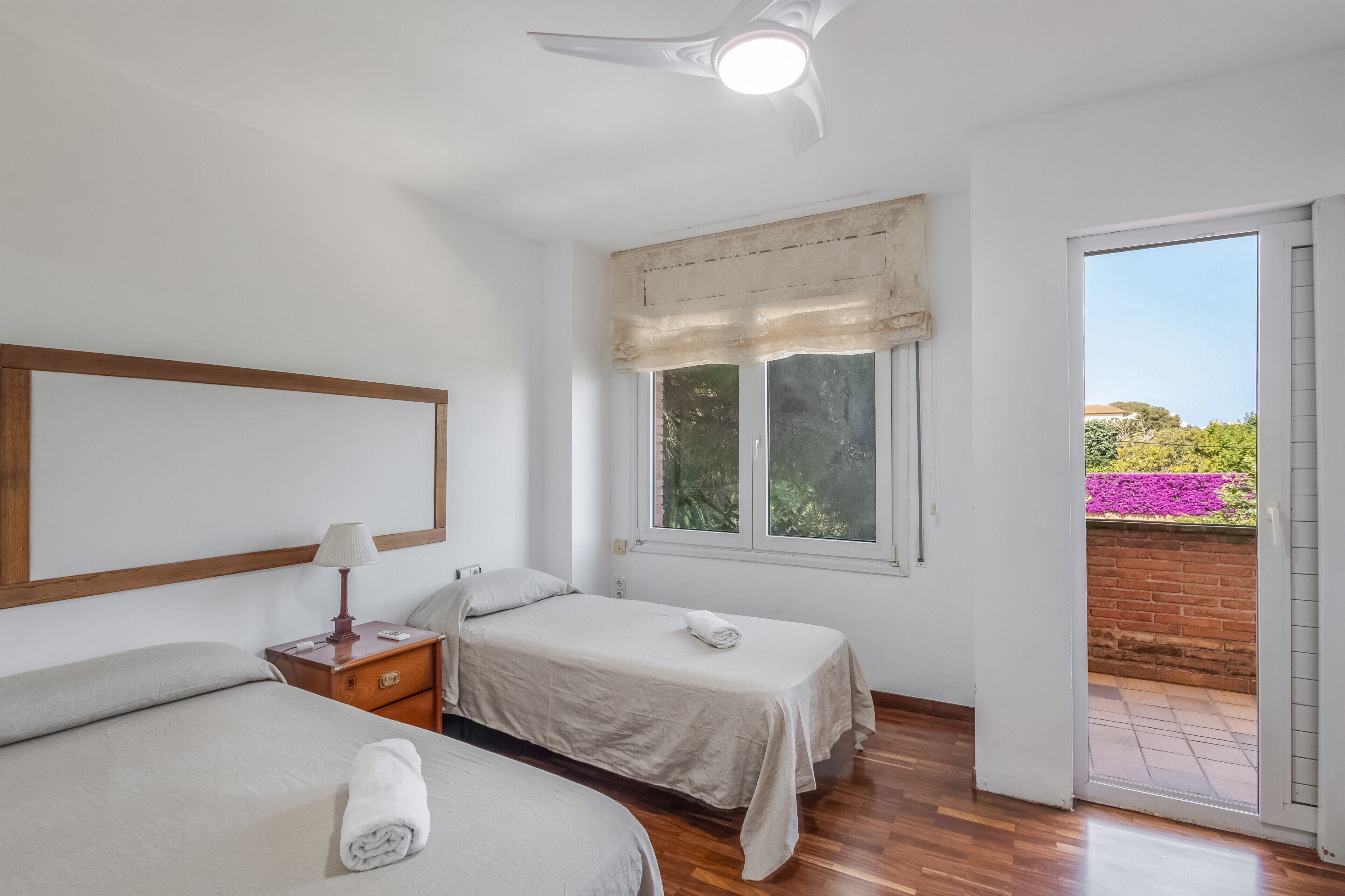 6 slaapkamers, een strijkplank/strijkijzer, gratis wifi, beddengoed