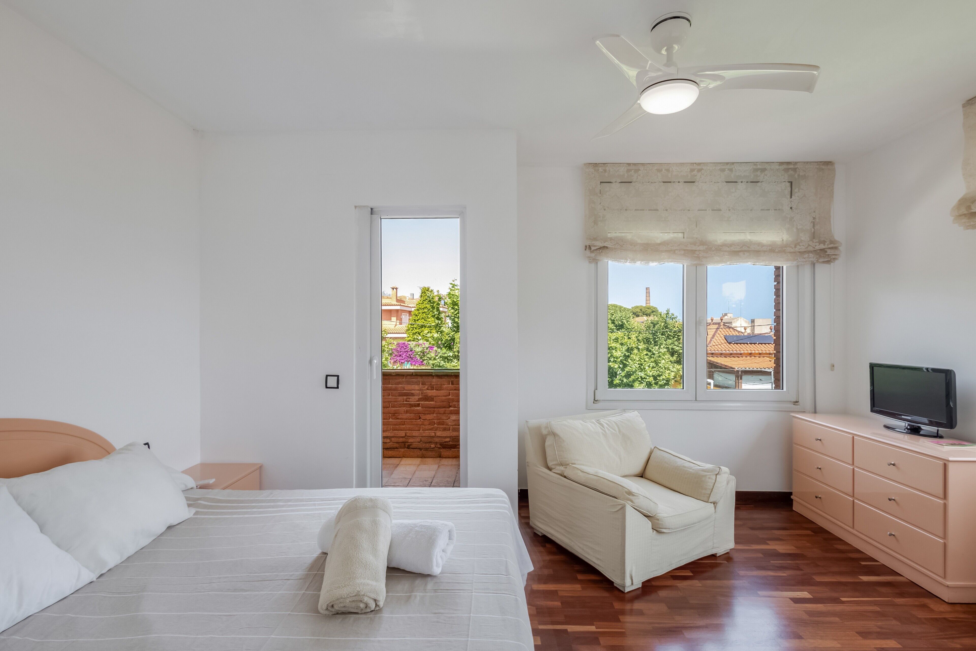6 Schlafzimmer, Bügeleisen/Bügelbrett, kostenloses WLAN, Bettwäsche
