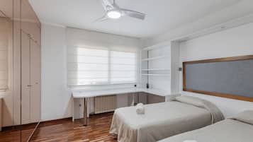 6 bedrooms, iron/ironing board, free WiFi, bed sheets