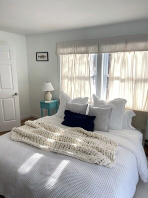 3 bedrooms, desk, iron/ironing board, free WiFi
