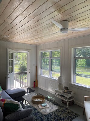 Smart TV, DVD player, books, stereo - Private & Peaceful Creekfront Nature Retreat w/ Kayaks, Firepit, Wildlife (Boiling Springs)