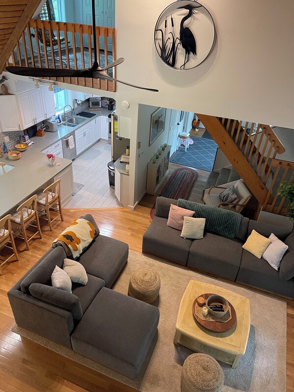 Smart TV, DVD player, books, stereo - Private & Peaceful Creekfront Nature Retreat w/ Kayaks, Firepit, Wildlife (Boiling Springs)