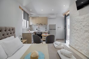 1 slaapkamer, een strijkplank/strijkijzer, gratis wifi, beddengoed