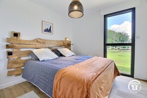 2 bedrooms, iron/ironing board, travel cot, free WiFi