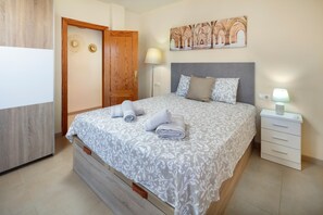 2 bedrooms, iron/ironing board, free WiFi, bed sheets