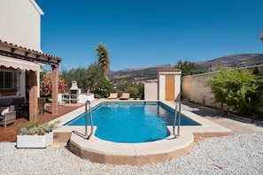 Pool - Holiday Home 'Villa Ju-mi' with Mountain View and Wi-Fi (Puente de Salia)