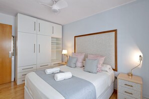 2 bedrooms, iron/ironing board, free WiFi, bed sheets