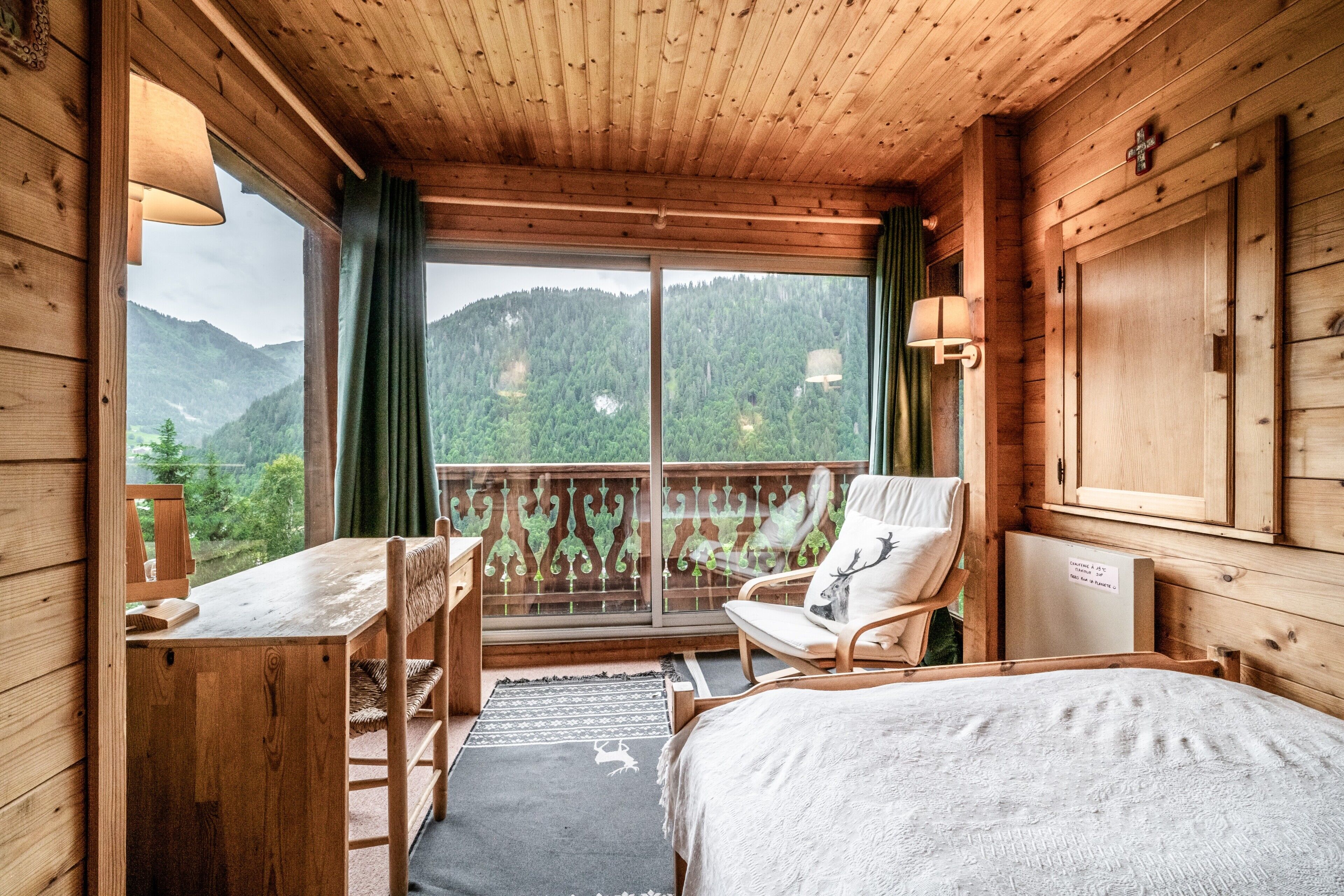 6 soverom og strykejern/-brett