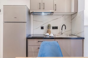 Fridge, stovetop, coffee/tea maker, cookware/dishes/utensils