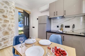 Fridge, stovetop, coffee/tea maker, cookware/dishes/utensils