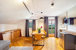 Interior - Apartment '5' with Mountain View, Shared Pool and Wi-Fi (Issengo)