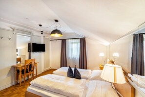 1 bedroom, free WiFi, bed sheets - Apartment '5' with Mountain View, Shared Pool and Wi-Fi (Issengo)