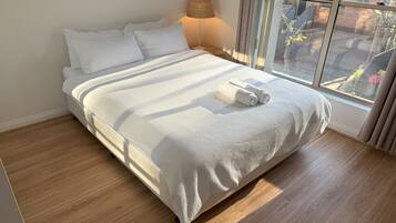 3 bedrooms, desk, iron/ironing board, free WiFi